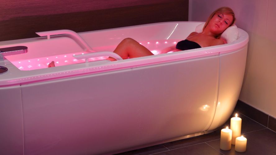 aqualux-day-use-candle-massage